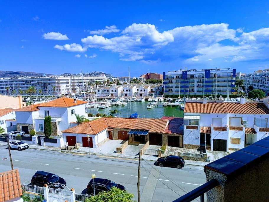 Estudio Con Vistas, Rosas Exterior foto